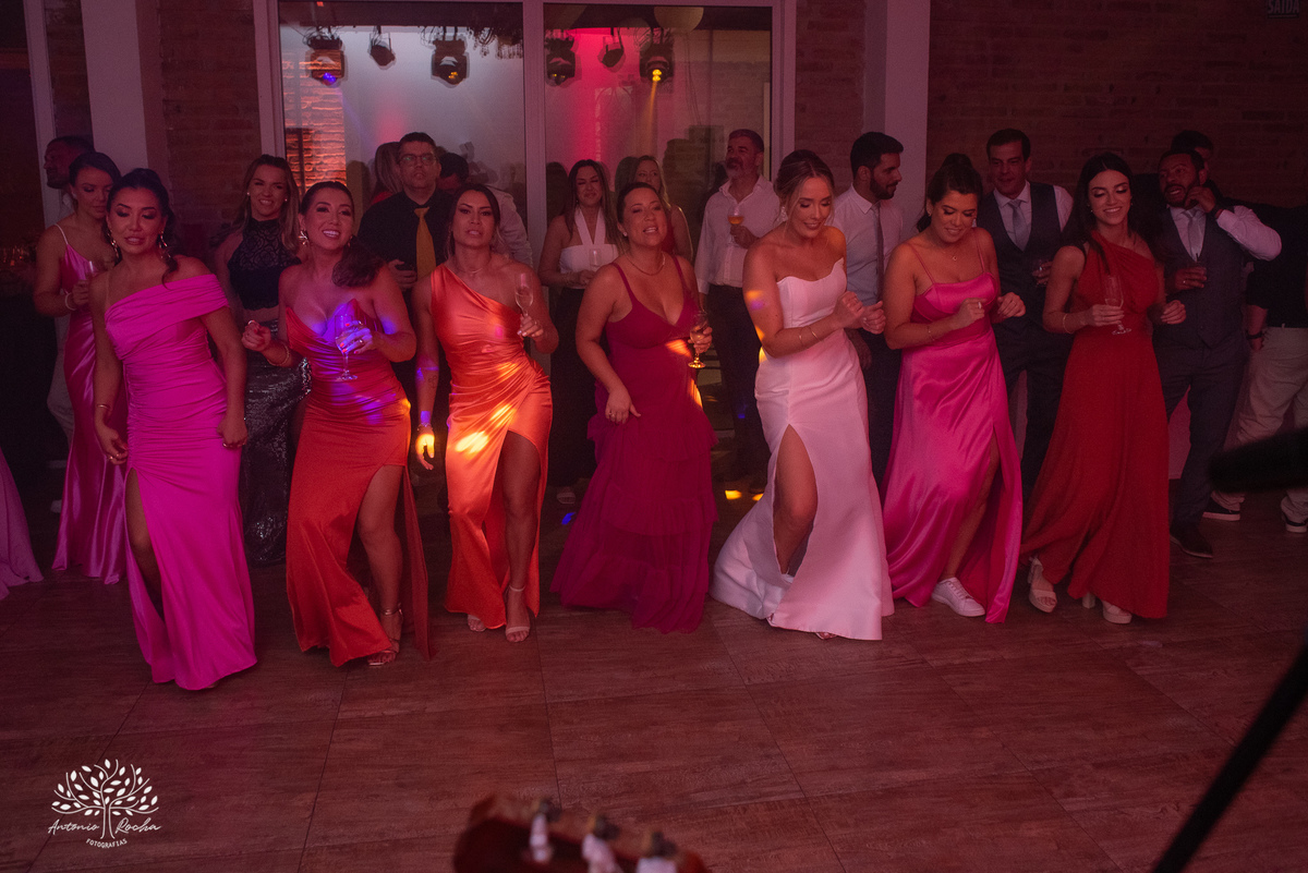 amor - celebração única - casamento personalizado - Daiane e Bruno - making of animado - cerimônia criativa - alianças inusitadas - bolinha de beach tennis - chuva de bolinhas - festa animada - fotografia de casamento - memórias especiais - Antonio Rocha 