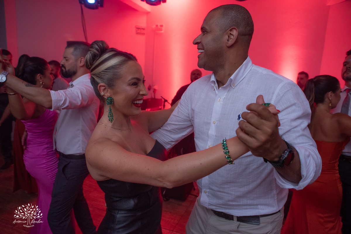 amor - celebração única - casamento personalizado - Daiane e Bruno - making of animado - cerimônia criativa - alianças inusitadas - bolinha de beach tennis - chuva de bolinhas - festa animada - fotografia de casamento - memórias especiais - Antonio Rocha 