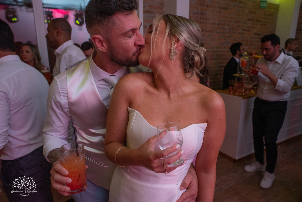 amor - celebração única - casamento personalizado - Daiane e Bruno - making of animado - cerimônia criativa - alianças inusitadas - bolinha de beach tennis - chuva de bolinhas - festa animada - fotografia de casamento - memórias especiais - Antonio Rocha 