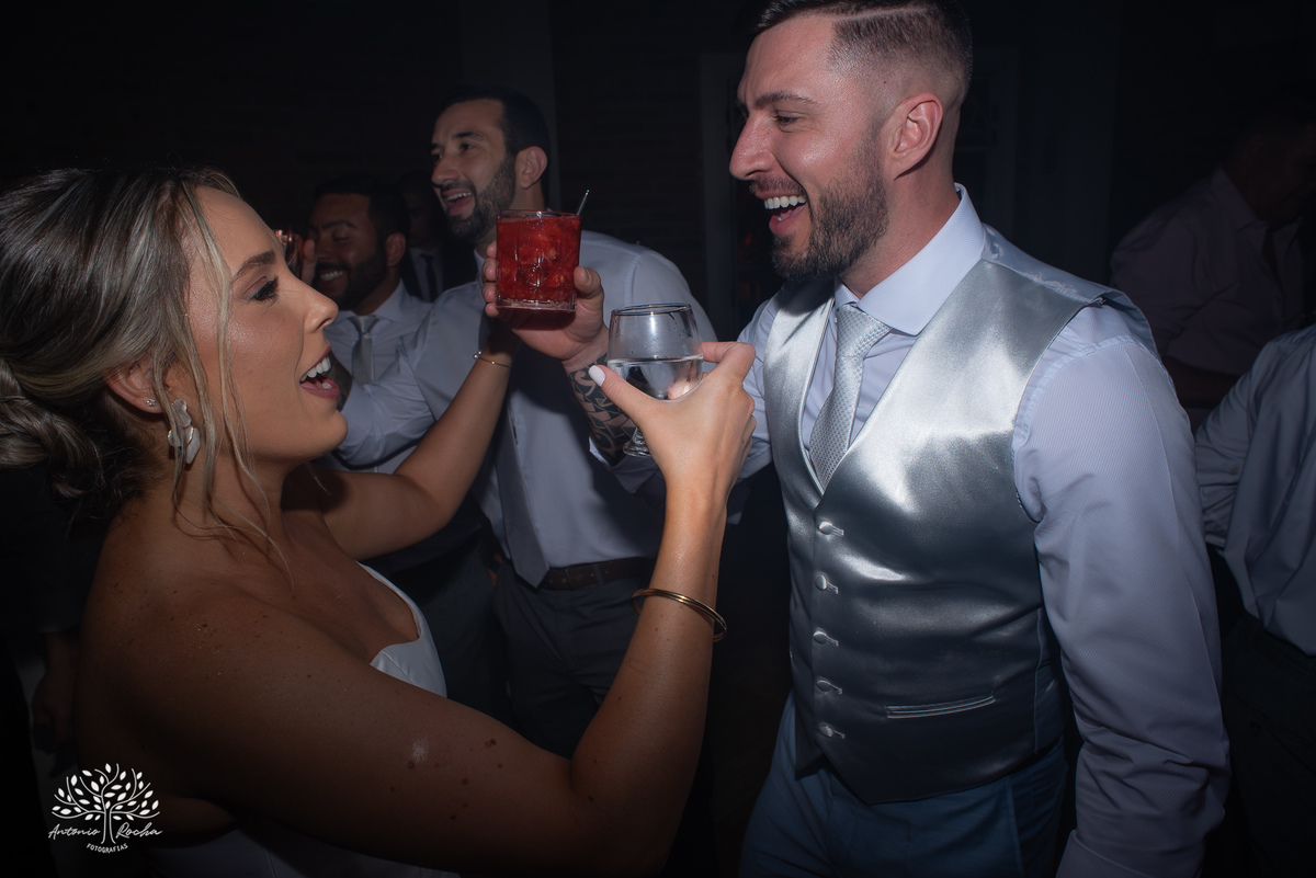 amor - celebração única - casamento personalizado - Daiane e Bruno - making of animado - cerimônia criativa - alianças inusitadas - bolinha de beach tennis - chuva de bolinhas - festa animada - fotografia de casamento - memórias especiais - Antonio Rocha 