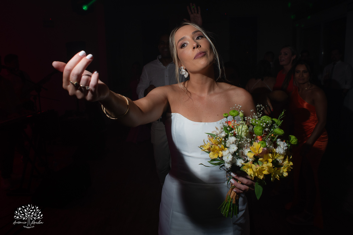 amor - celebração única - casamento personalizado - Daiane e Bruno - making of animado - cerimônia criativa - alianças inusitadas - bolinha de beach tennis - chuva de bolinhas - festa animada - fotografia de casamento - memórias especiais - Antonio Rocha 