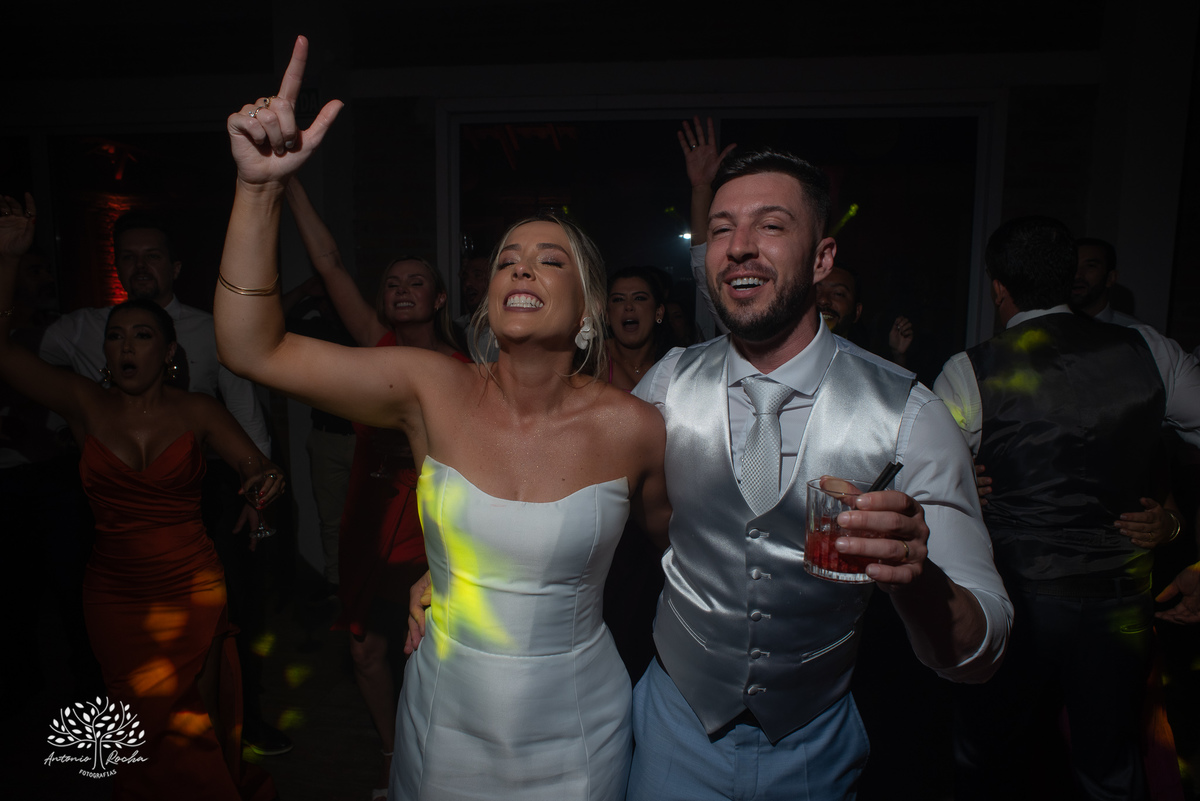 amor - celebração única - casamento personalizado - Daiane e Bruno - making of animado - cerimônia criativa - alianças inusitadas - bolinha de beach tennis - chuva de bolinhas - festa animada - fotografia de casamento - memórias especiais - Antonio Rocha 