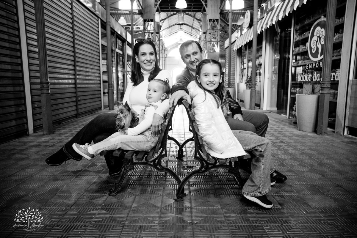 amor - ensaio pré-casamento - família - fotografia de casal - ensaio ao ar livre - pôr do sol - igreja - centro histórico - Quinta do Lago - pet na fotografia - memórias - celebração do amor - conexão familiar - Antonio Rocha Fotografias - Pelotas