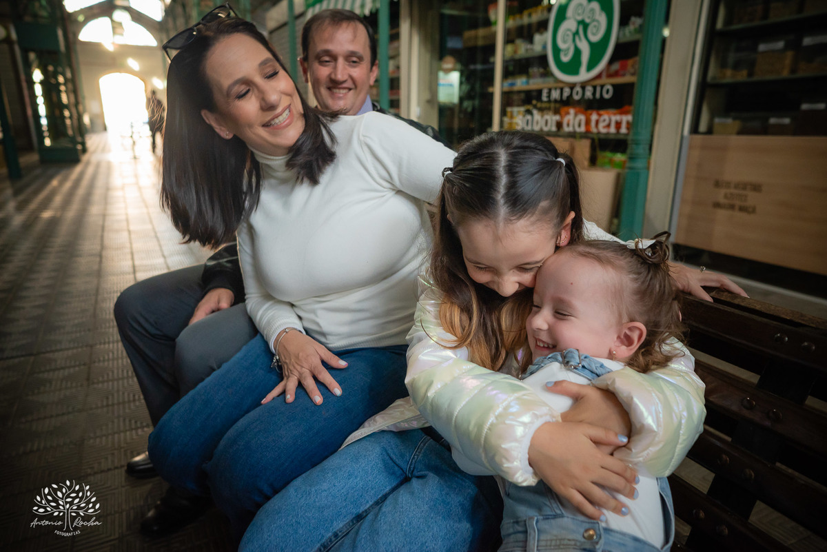 amor - ensaio pré-casamento - família - fotografia de casal - ensaio ao ar livre - pôr do sol - igreja - centro histórico - Quinta do Lago - pet na fotografia - memórias - celebração do amor - conexão familiar - Antonio Rocha Fotografias - Pelotas