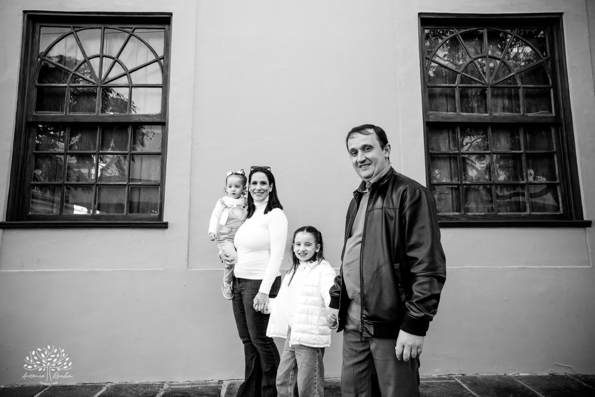 amor - ensaio pré-casamento - família - fotografia de casal - ensaio ao ar livre - pôr do sol - igreja - centro histórico - Quinta do Lago - pet na fotografia - memórias - celebração do amor - conexão familiar - Antonio Rocha Fotografias - Pelotas