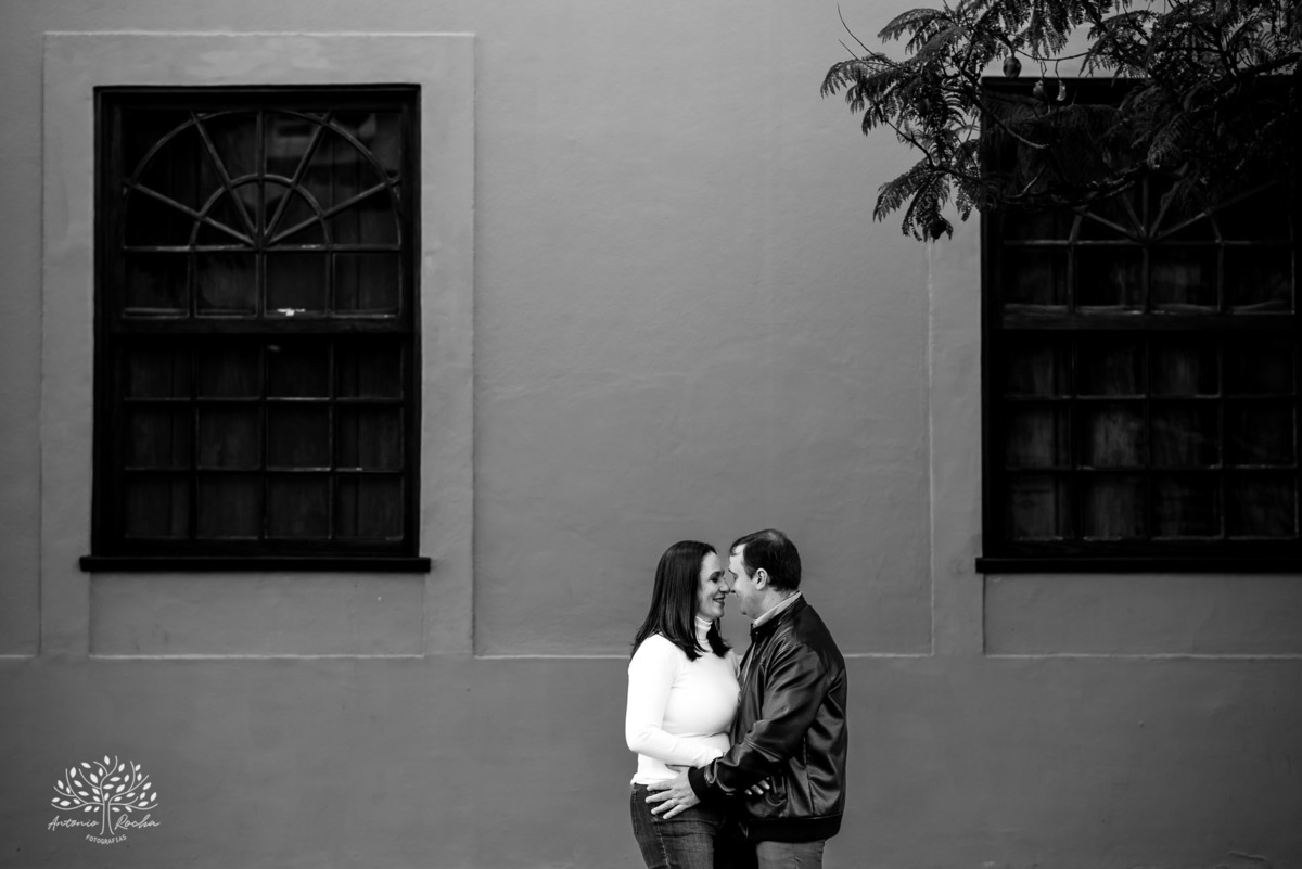 amor - ensaio pré-casamento - família - fotografia de casal - ensaio ao ar livre - pôr do sol - igreja - centro histórico - Quinta do Lago - pet na fotografia - memórias - celebração do amor - conexão familiar - Antonio Rocha Fotografias - Pelotas