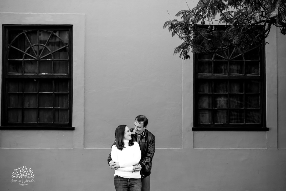 amor - ensaio pré-casamento - família - fotografia de casal - ensaio ao ar livre - pôr do sol - igreja - centro histórico - Quinta do Lago - pet na fotografia - memórias - celebração do amor - conexão familiar - Antonio Rocha Fotografias - Pelotas
