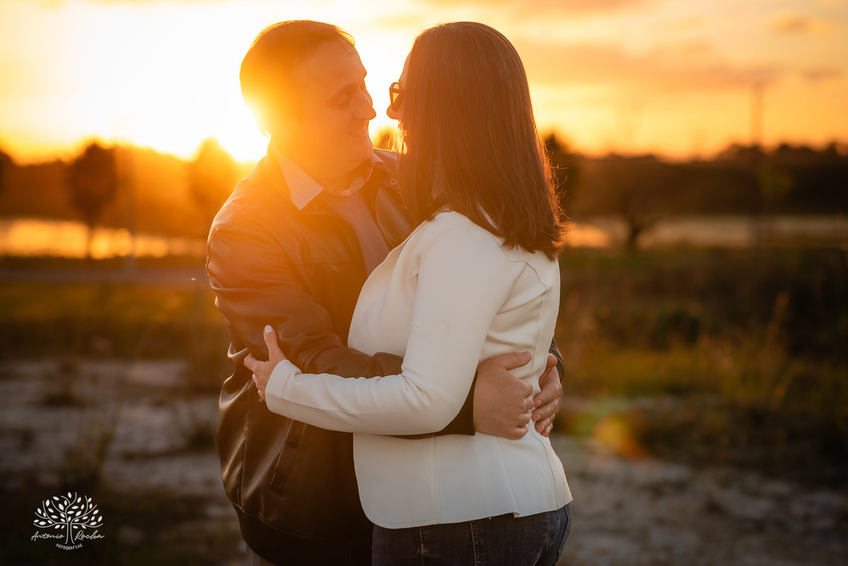 amor - ensaio pré-casamento - família - fotografia de casal - ensaio ao ar livre - pôr do sol - igreja - centro histórico - Quinta do Lago - pet na fotografia - memórias - celebração do amor - conexão familiar - Antonio Rocha Fotografias - Pelotas