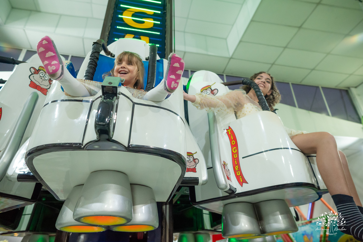 Pietra - 4 anos - Aloha - Moana - festa de aniversário - espontaneidade - personalidade - sorrisos - crianças - fotos - Antonio Rocha Fotografias - Renata Dalbann - show do parabéns - registros - família - fotografia infantil - festa temática – tio Guigui