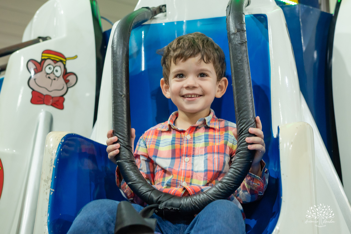 Pietra - 4 anos - Aloha - Moana - festa de aniversário - espontaneidade - personalidade - sorrisos - crianças - fotos - Antonio Rocha Fotografias - Renata Dalbann - show do parabéns - registros - família - fotografia infantil - festa temática – tio Guigui