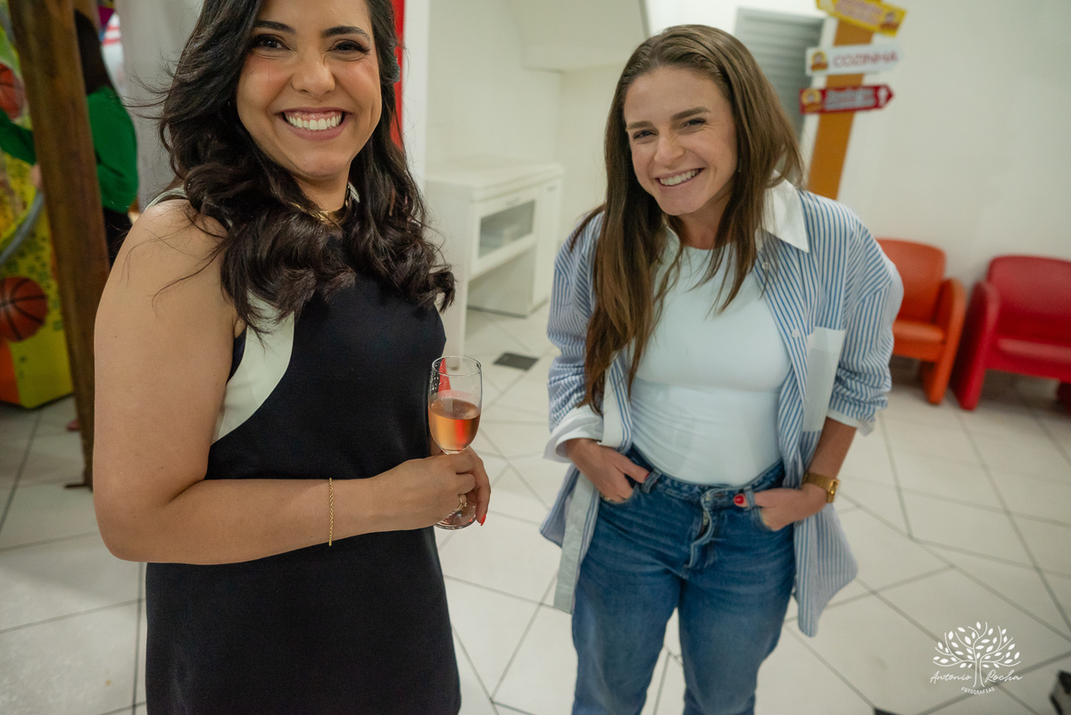 Pietra - 4 anos - Aloha - Moana - festa de aniversário - espontaneidade - personalidade - sorrisos - crianças - fotos - Antonio Rocha Fotografias - Renata Dalbann - show do parabéns - registros - família - fotografia infantil - festa temática – tio Guigui