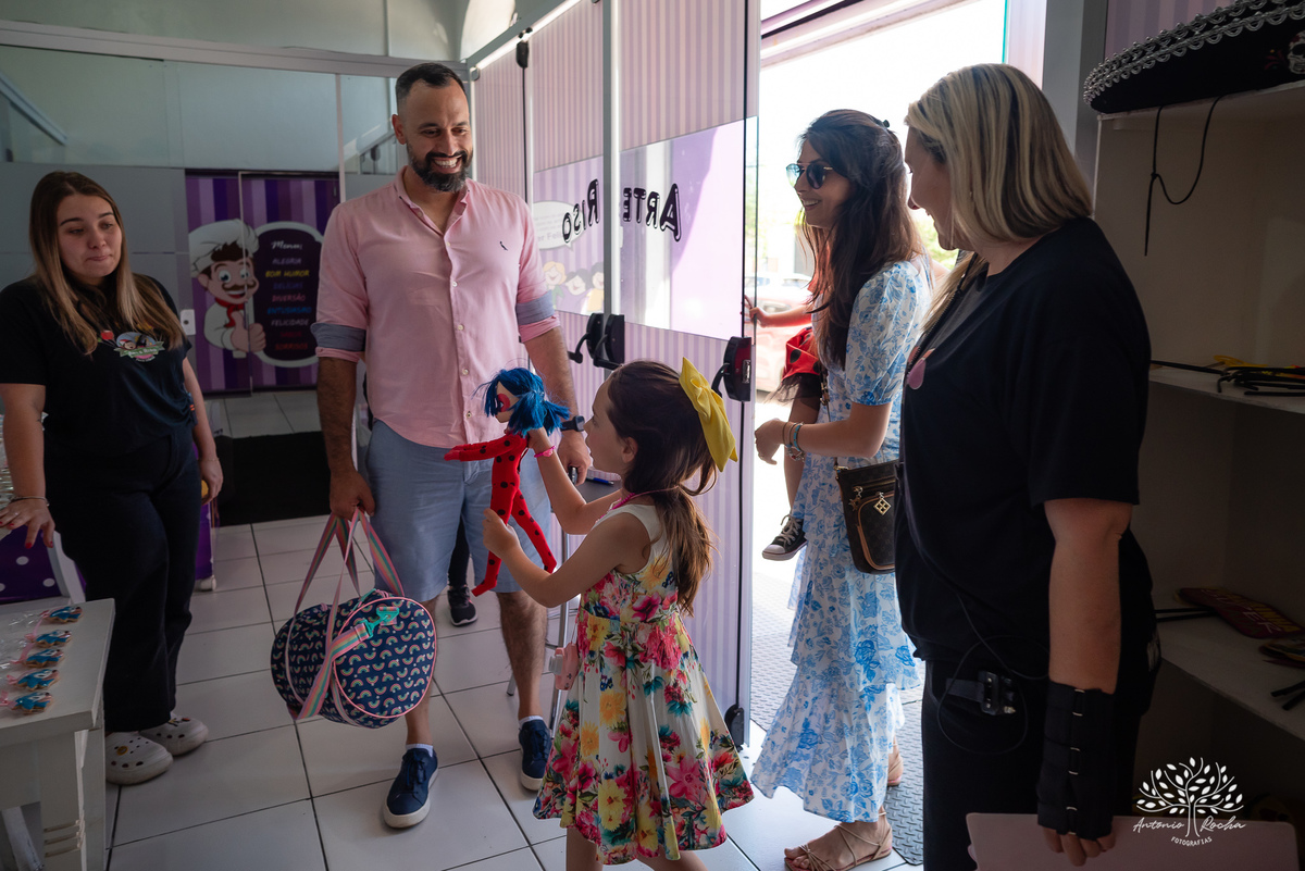 
4 aninhos - Sara - festa - alegria - sorrisos - brincadeiras - momentos inesquecíveis - Lady Bug - Cat Noir - família - memória - fotografias - Antonio Rocha - Renata Dalbann - diversão - criança - celebração - momentos especiais