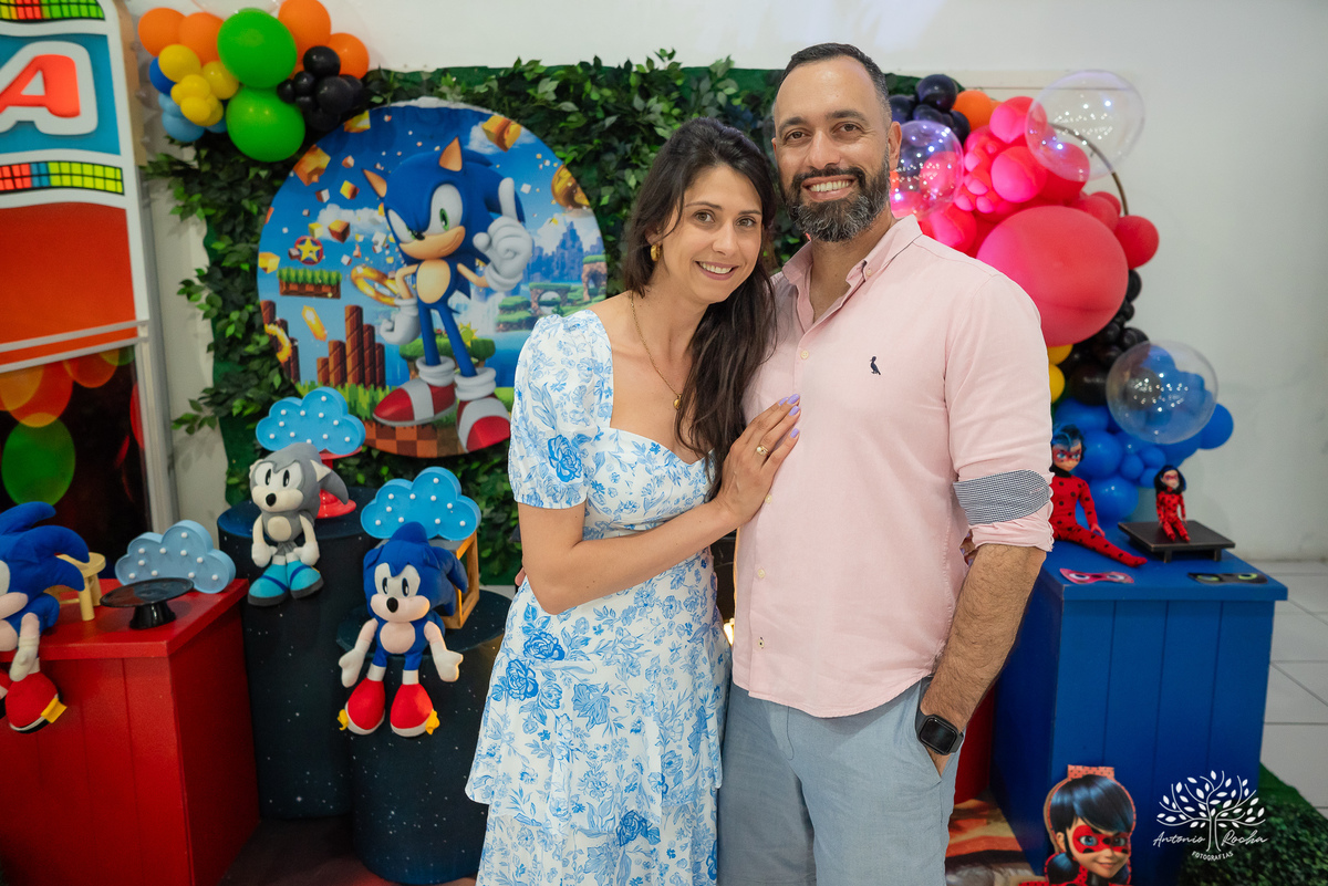 
4 aninhos - Sara - festa - alegria - sorrisos - brincadeiras - momentos inesquecíveis - Lady Bug - Cat Noir - família - memória - fotografias - Antonio Rocha - Renata Dalbann - diversão - criança - celebração - momentos especiais