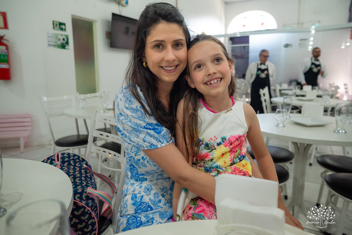 
4 aninhos - Sara - festa - alegria - sorrisos - brincadeiras - momentos inesquecíveis - Lady Bug - Cat Noir - família - memória - fotografias - Antonio Rocha - Renata Dalbann - diversão - criança - celebração - momentos especiais