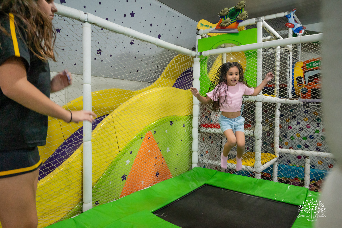 
4 aninhos - Sara - festa - alegria - sorrisos - brincadeiras - momentos inesquecíveis - Lady Bug - Cat Noir - família - memória - fotografias - Antonio Rocha - Renata Dalbann - diversão - criança - celebração - momentos especiais