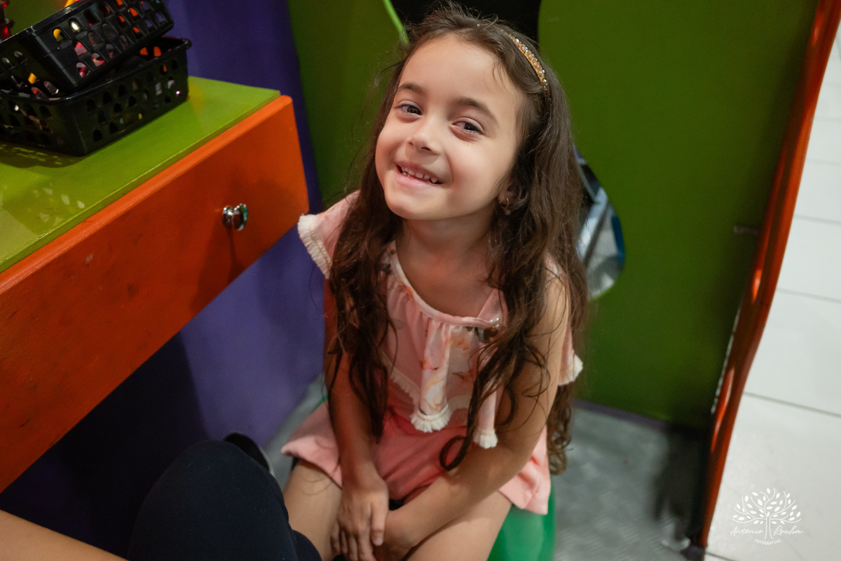 
4 aninhos - Sara - festa - alegria - sorrisos - brincadeiras - momentos inesquecíveis - Lady Bug - Cat Noir - família - memória - fotografias - Antonio Rocha - Renata Dalbann - diversão - criança - celebração - momentos especiais