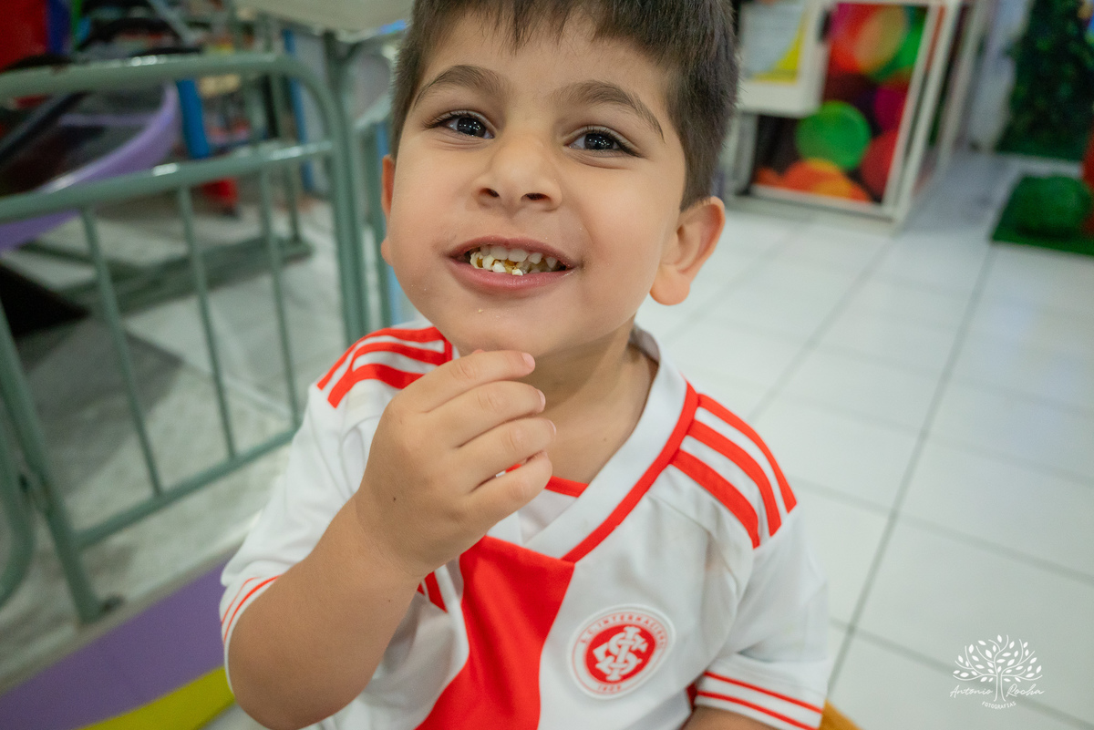 
4 aninhos - Sara - festa - alegria - sorrisos - brincadeiras - momentos inesquecíveis - Lady Bug - Cat Noir - família - memória - fotografias - Antonio Rocha - Renata Dalbann - diversão - criança - celebração - momentos especiais