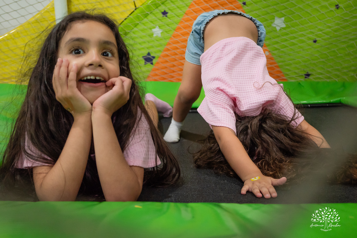 
4 aninhos - Sara - festa - alegria - sorrisos - brincadeiras - momentos inesquecíveis - Lady Bug - Cat Noir - família - memória - fotografias - Antonio Rocha - Renata Dalbann - diversão - criança - celebração - momentos especiais