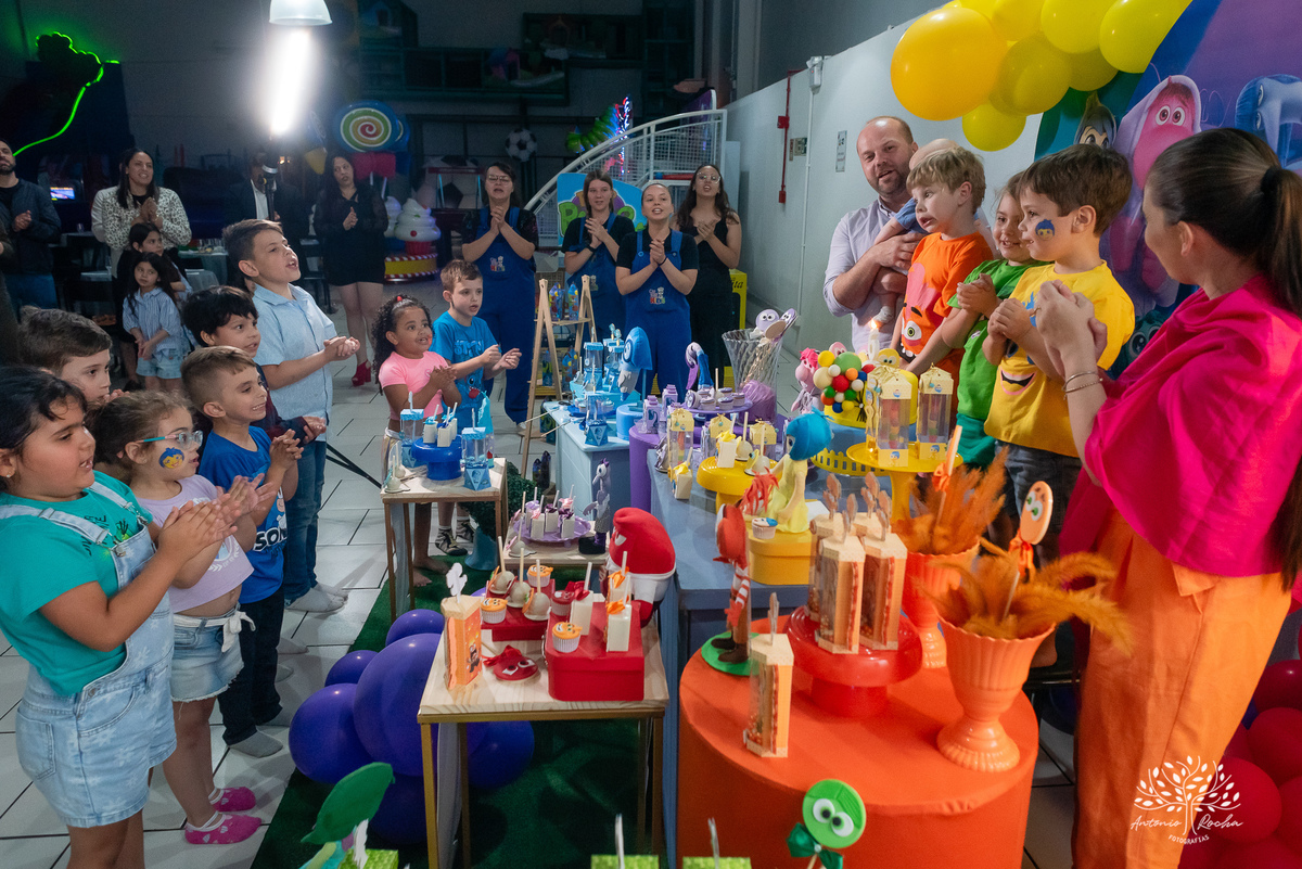 aniversário infantil - fotografia de aniversário - fotógrafo de crianças - festa temática Divertidamente - registros fotográficos - salão de festas - memórias inesquecíveis - fotografia profissional – Cliff Kids – pelotas – Antonio Rocha Fotografias
