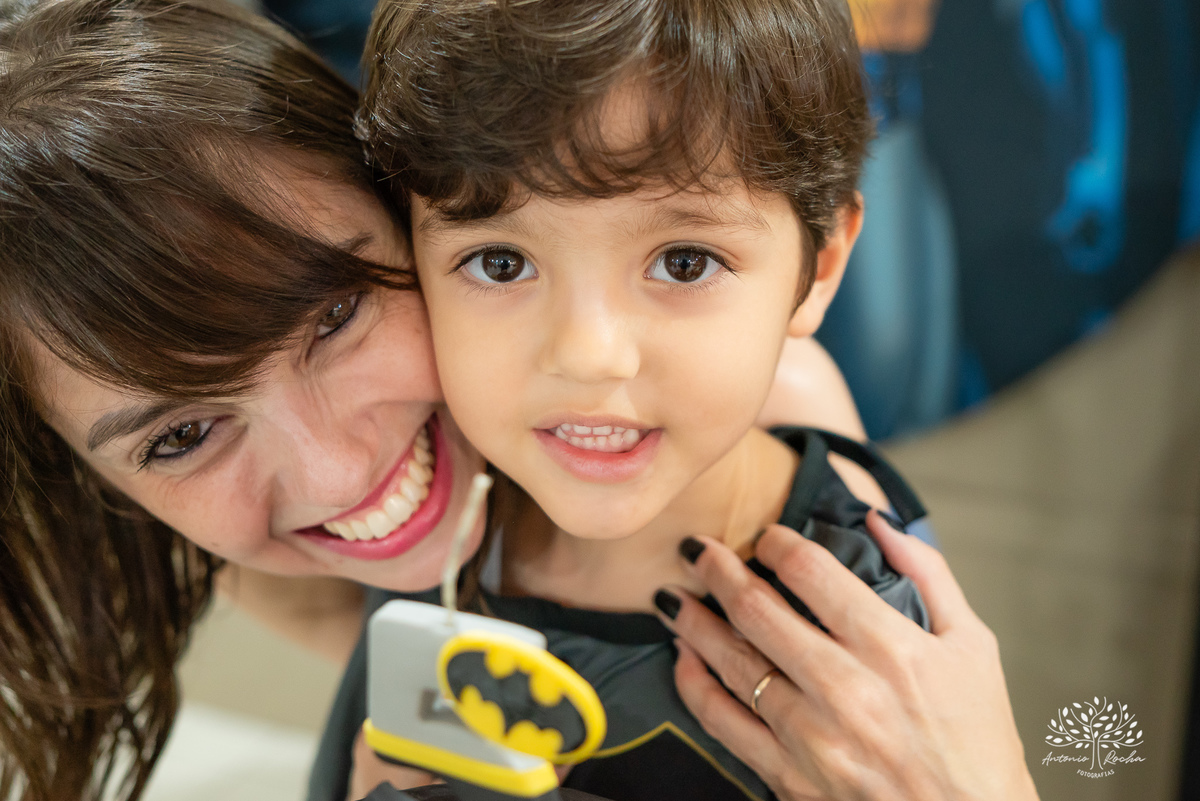 aniversário infantil - fotografia de aniversário - fotógrafo profissional - Batman - aniversário temático - festa infantil – Pelotas - memórias afetivas - fotografia natural - registro de festa - diversão em família - playground - fotógrafo Antonio Rocha 
