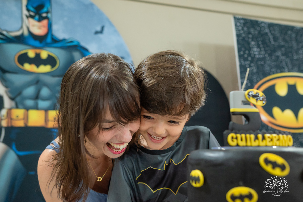 aniversário infantil - fotografia de aniversário - fotógrafo profissional - Batman - aniversário temático - festa infantil – Pelotas - memórias afetivas - fotografia natural - registro de festa - diversão em família - playground - fotógrafo Antonio Rocha 