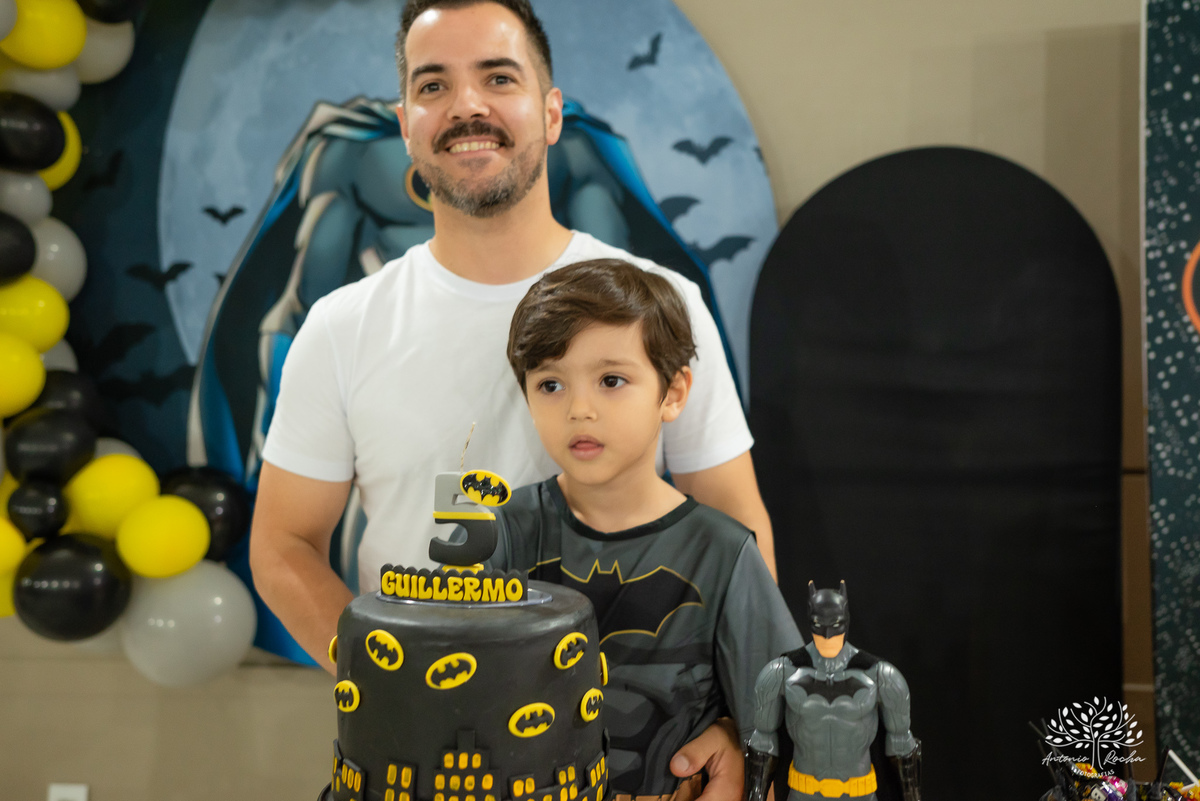 aniversário infantil - fotografia de aniversário - fotógrafo profissional - Batman - aniversário temático - festa infantil – Pelotas - memórias afetivas - fotografia natural - registro de festa - diversão em família - playground - fotógrafo Antonio Rocha 