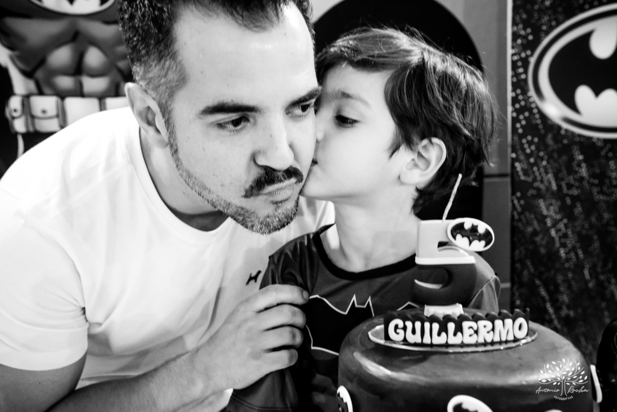 aniversário infantil - fotografia de aniversário - fotógrafo profissional - Batman - aniversário temático - festa infantil – Pelotas - memórias afetivas - fotografia natural - registro de festa - diversão em família - playground - fotógrafo Antonio Rocha 