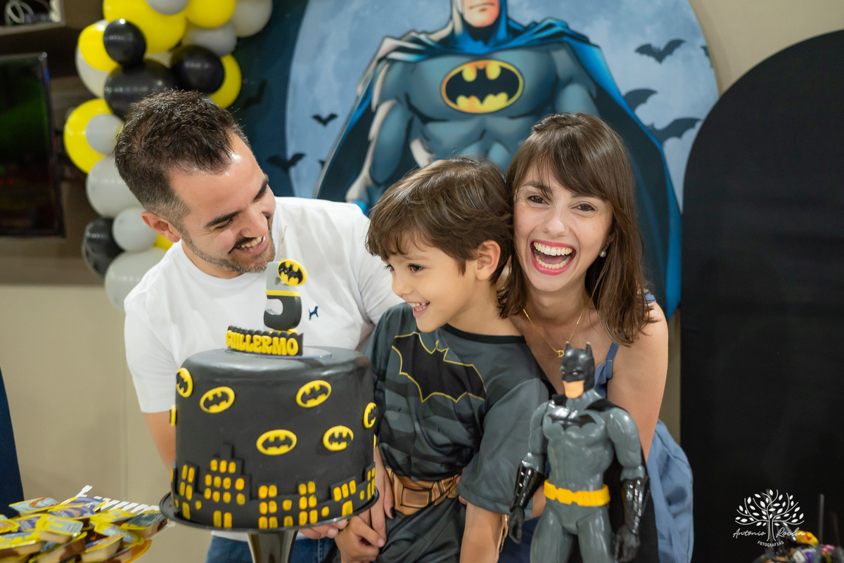 aniversário infantil - fotografia de aniversário - fotógrafo profissional - Batman - aniversário temático - festa infantil – Pelotas - memórias afetivas - fotografia natural - registro de festa - diversão em família - playground - fotógrafo Antonio Rocha 