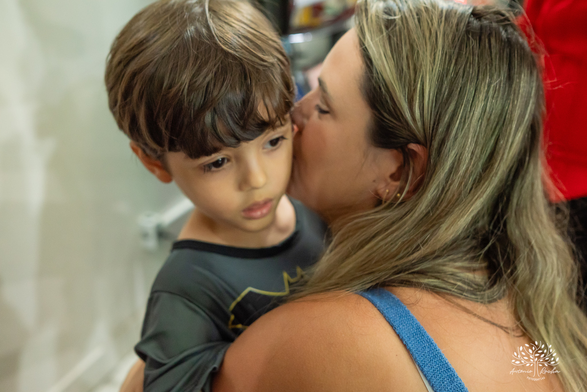 aniversário infantil - fotografia de aniversário - fotógrafo profissional - Batman - aniversário temático - festa infantil – Pelotas - memórias afetivas - fotografia natural - registro de festa - diversão em família - playground - fotógrafo Antonio Rocha 