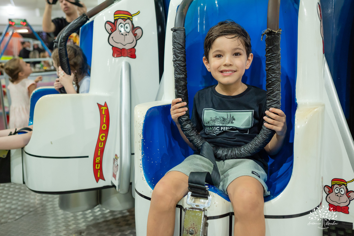 aniversário infantil - fotografia de aniversário - fotógrafo profissional - Batman - aniversário temático - festa infantil – Pelotas - memórias afetivas - fotografia natural - registro de festa - diversão em família - playground - fotógrafo Antonio Rocha 