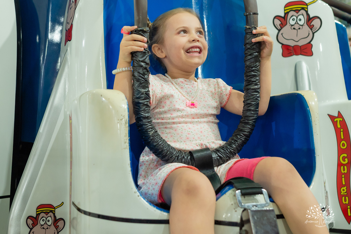 aniversário infantil - fotografia de aniversário - fotógrafo profissional - Batman - aniversário temático - festa infantil – Pelotas - memórias afetivas - fotografia natural - registro de festa - diversão em família - playground - fotógrafo Antonio Rocha 