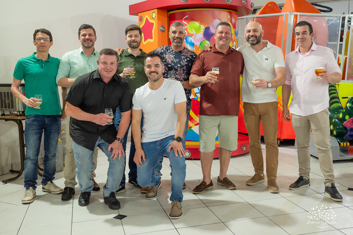 aniversário infantil - fotografia de aniversário - fotógrafo profissional - Batman - aniversário temático - festa infantil – Pelotas - memórias afetivas - fotografia natural - registro de festa - diversão em família - playground - fotógrafo Antonio Rocha 