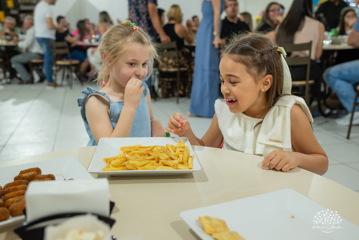 aniversário infantil - fotografia de aniversário - fotógrafo profissional - Batman - aniversário temático - festa infantil – Pelotas - memórias afetivas - fotografia natural - registro de festa - diversão em família - playground - fotógrafo Antonio Rocha 