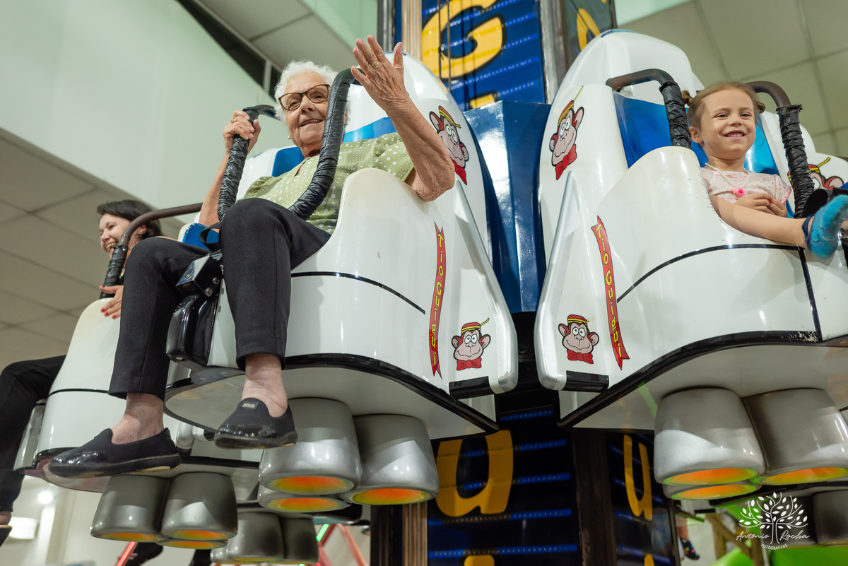 aniversário infantil - fotografia de aniversário - fotógrafo profissional - Batman - aniversário temático - festa infantil – Pelotas - memórias afetivas - fotografia natural - registro de festa - diversão em família - playground - fotógrafo Antonio Rocha 