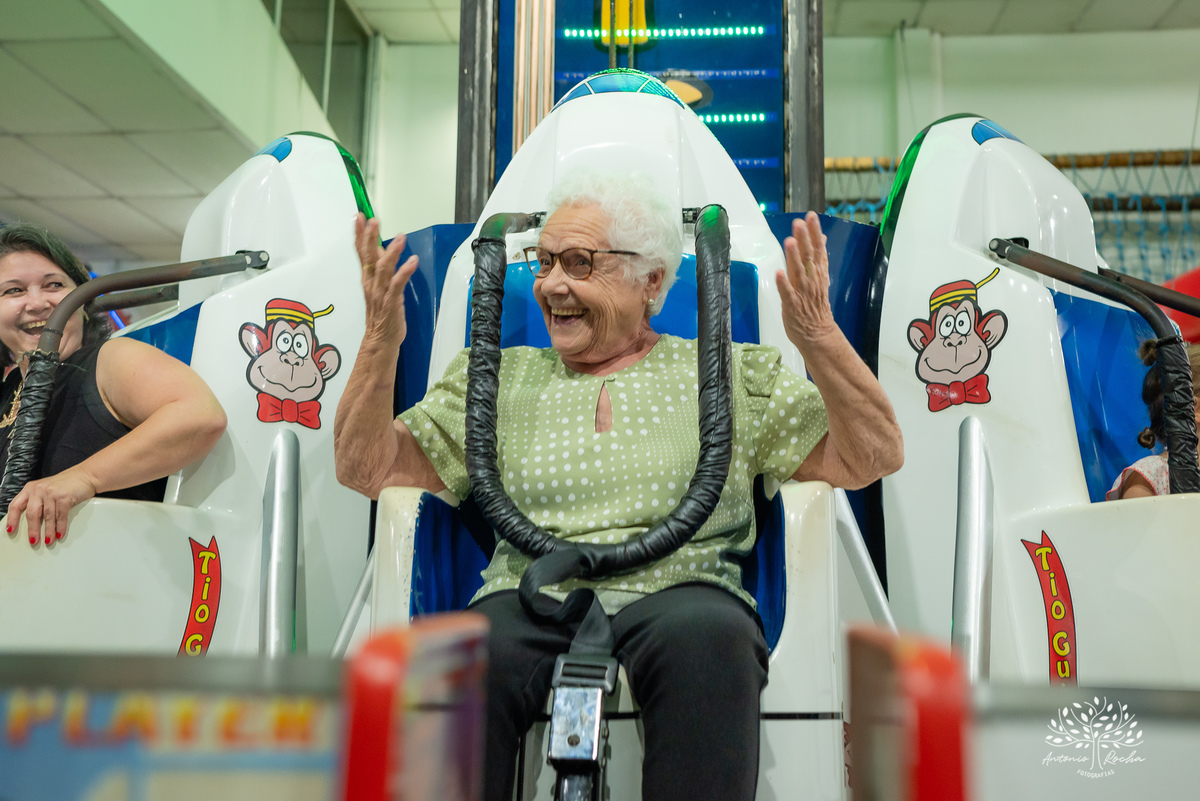 aniversário infantil - fotografia de aniversário - fotógrafo profissional - Batman - aniversário temático - festa infantil – Pelotas - memórias afetivas - fotografia natural - registro de festa - diversão em família - playground - fotógrafo Antonio Rocha 