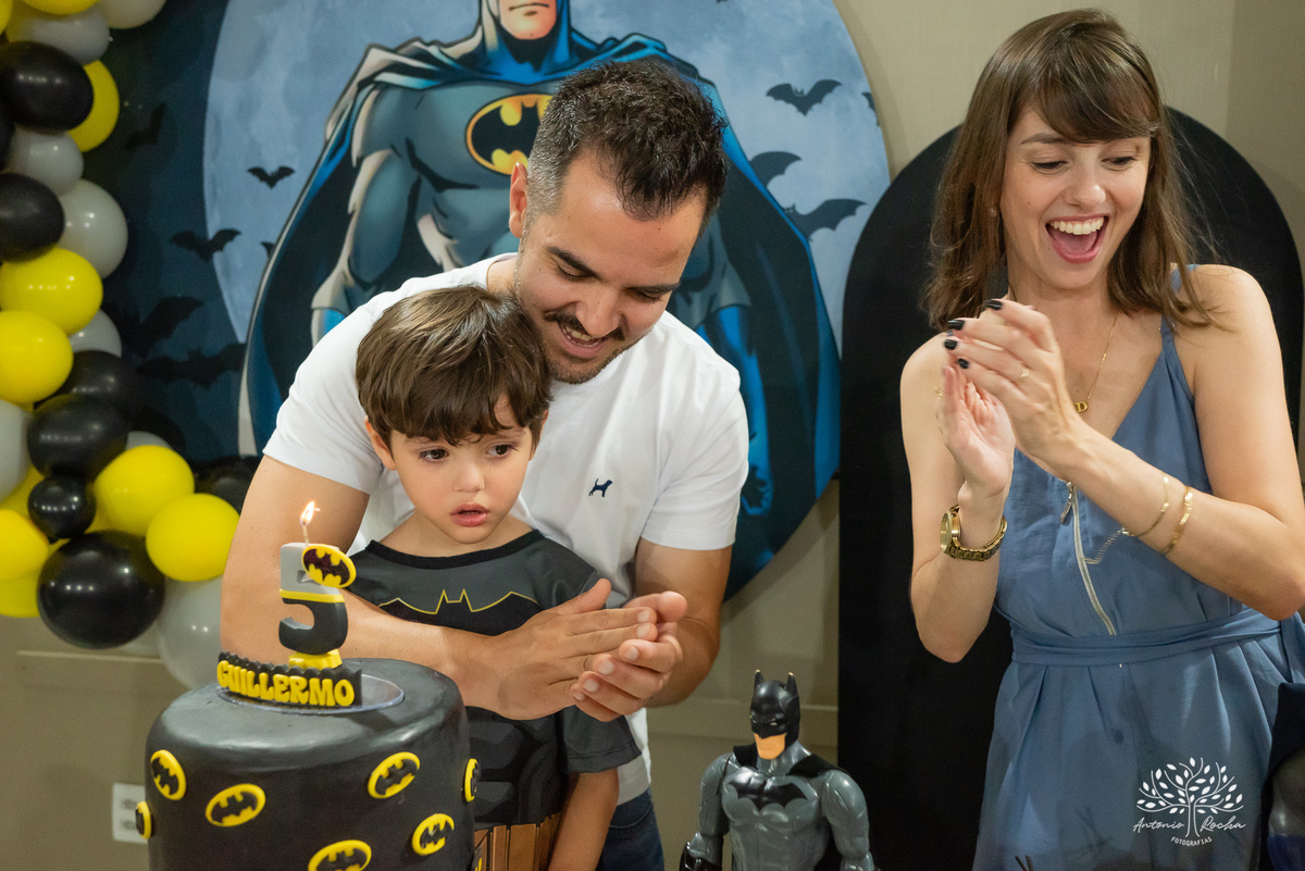 aniversário infantil - fotografia de aniversário - fotógrafo profissional - Batman - aniversário temático - festa infantil – Pelotas - memórias afetivas - fotografia natural - registro de festa - diversão em família - playground - fotógrafo Antonio Rocha 
