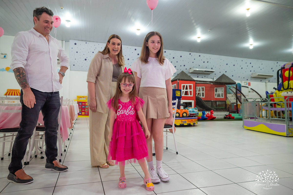 festa infantil - fotografia infantil - aniversário de 5 anos - aniversário temático - Barbie - infância mágica - fotógrafos profissionais - espontaneidade infantil - fotografia de crianças - alegria e diversão - Pelotas - Antonio Rocha Fotografias