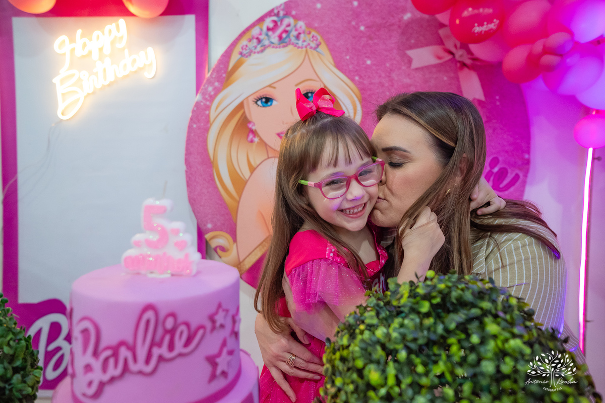 festa infantil - fotografia infantil - aniversário de 5 anos - aniversário temático - Barbie - infância mágica - fotógrafos profissionais - espontaneidade infantil - fotografia de crianças - alegria e diversão - Pelotas - Antonio Rocha Fotografias