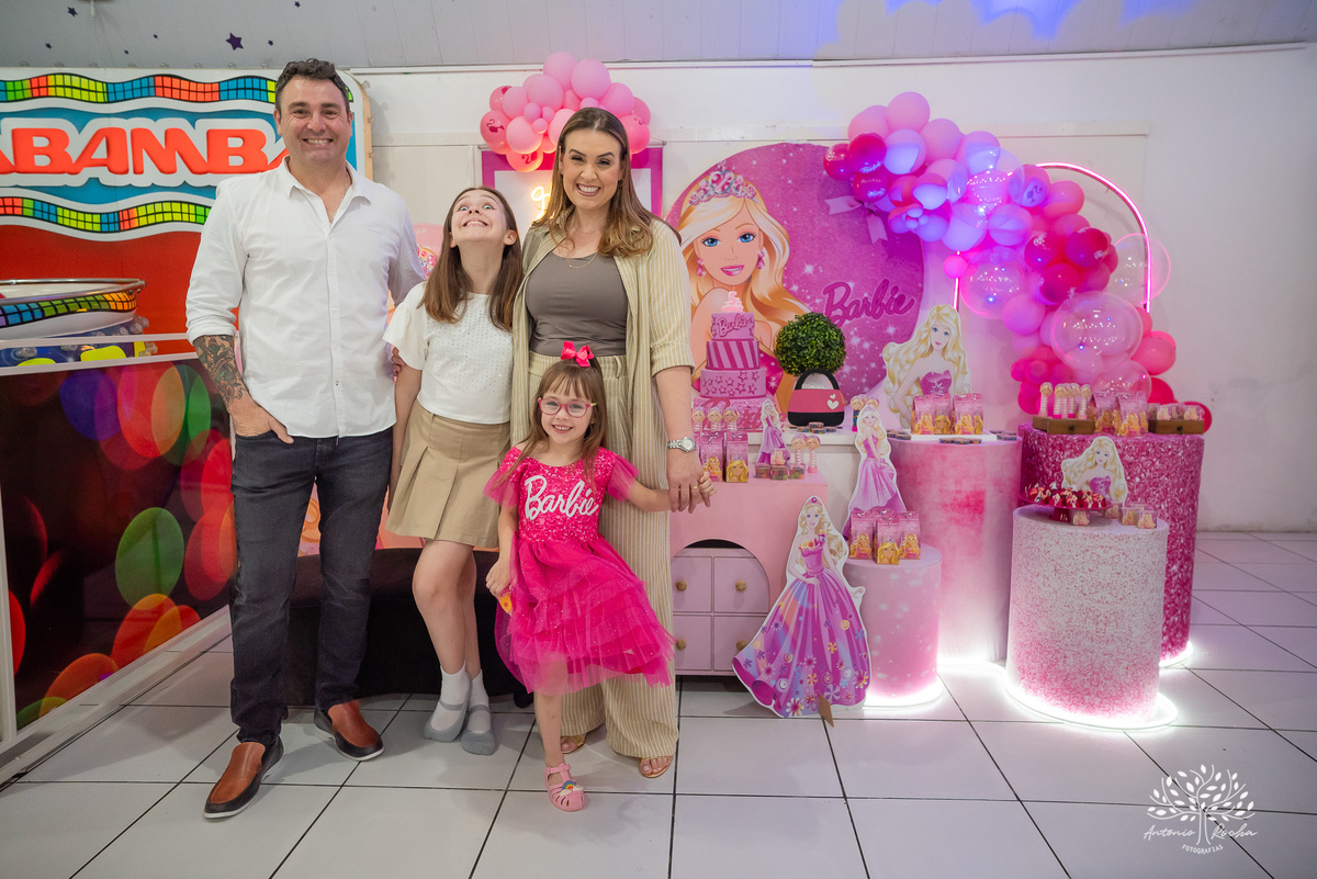 festa infantil - fotografia infantil - aniversário de 5 anos - aniversário temático - Barbie - infância mágica - fotógrafos profissionais - espontaneidade infantil - fotografia de crianças - alegria e diversão - Pelotas - Antonio Rocha Fotografias