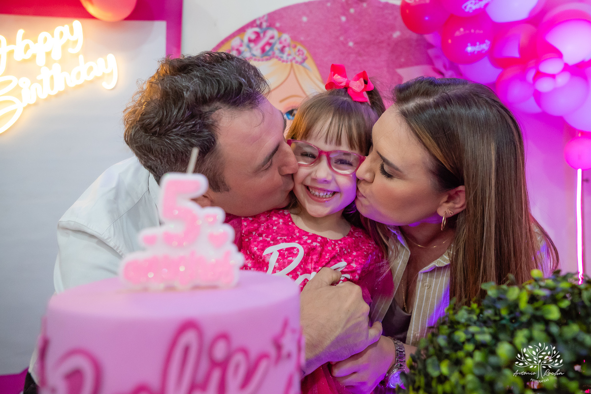 festa infantil - fotografia infantil - aniversário de 5 anos - aniversário temático - Barbie - infância mágica - fotógrafos profissionais - espontaneidade infantil - fotografia de crianças - alegria e diversão - Pelotas - Antonio Rocha Fotografias