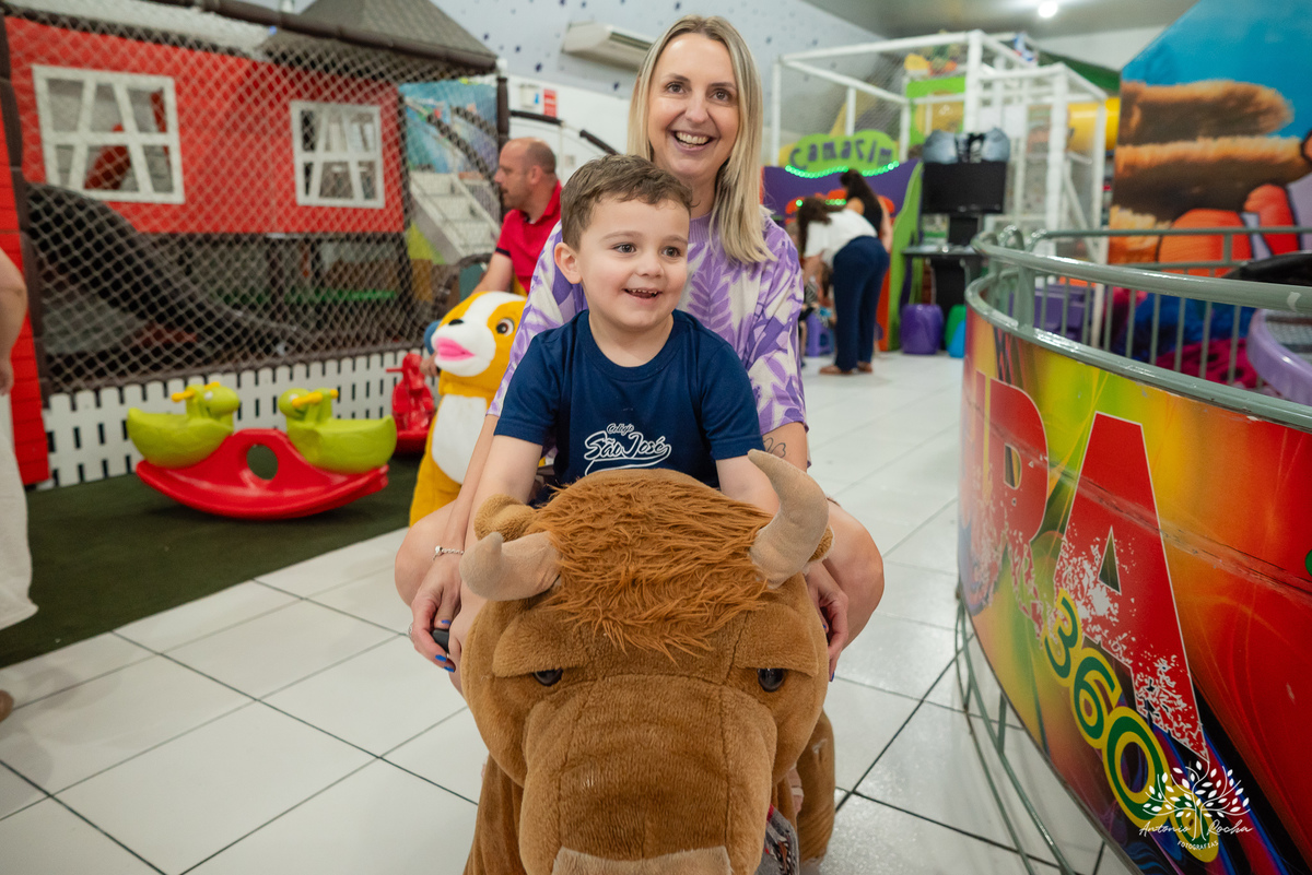 festa infantil - fotografia infantil - aniversário de 5 anos - aniversário temático - Barbie - infância mágica - fotógrafos profissionais - espontaneidade infantil - fotografia de crianças - alegria e diversão - Pelotas - Antonio Rocha Fotografias