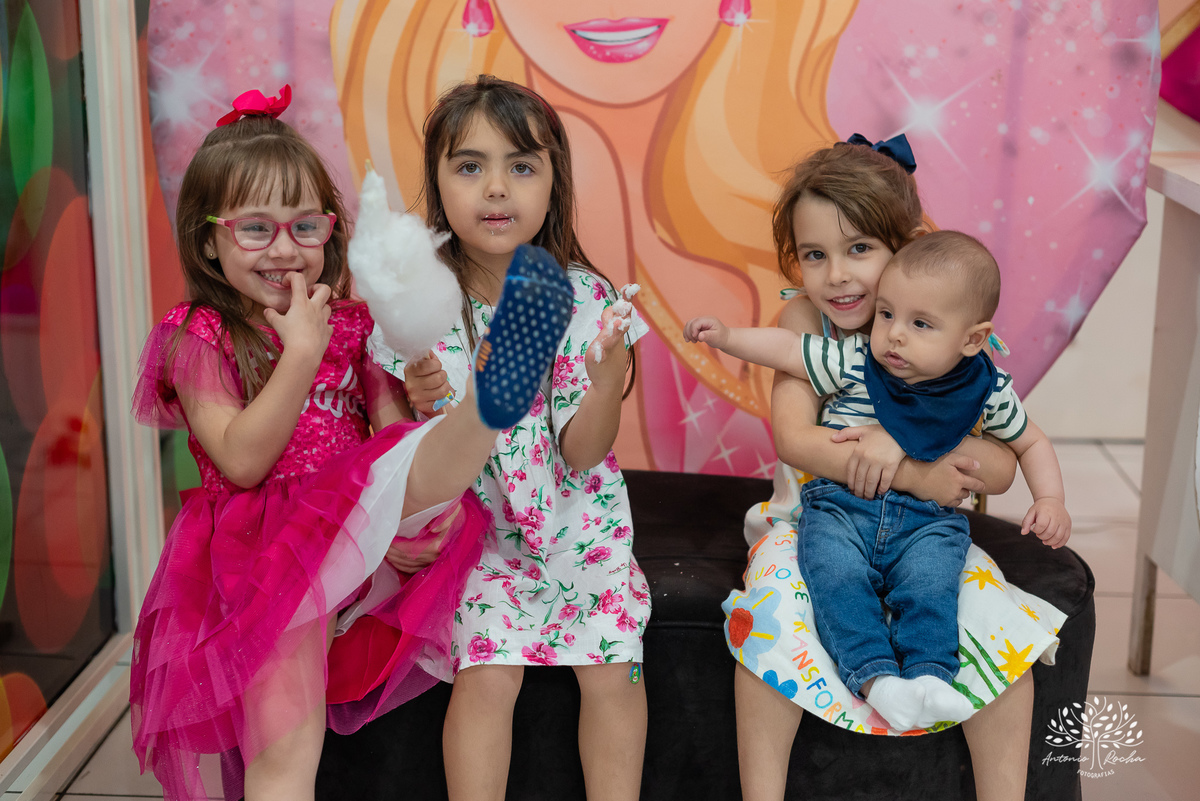 festa infantil - fotografia infantil - aniversário de 5 anos - aniversário temático - Barbie - infância mágica - fotógrafos profissionais - espontaneidade infantil - fotografia de crianças - alegria e diversão - Pelotas - Antonio Rocha Fotografias
