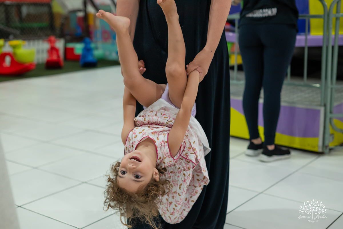 festa infantil - fotografia infantil - aniversário de 5 anos - aniversário temático - Barbie - infância mágica - fotógrafos profissionais - espontaneidade infantil - fotografia de crianças - alegria e diversão - Pelotas - Antonio Rocha Fotografias