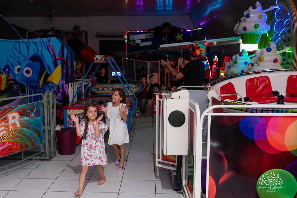 festa infantil - fotografia infantil - aniversário de 5 anos - aniversário temático - Barbie - infância mágica - fotógrafos profissionais - espontaneidade infantil - fotografia de crianças - alegria e diversão - Pelotas - Antonio Rocha Fotografias