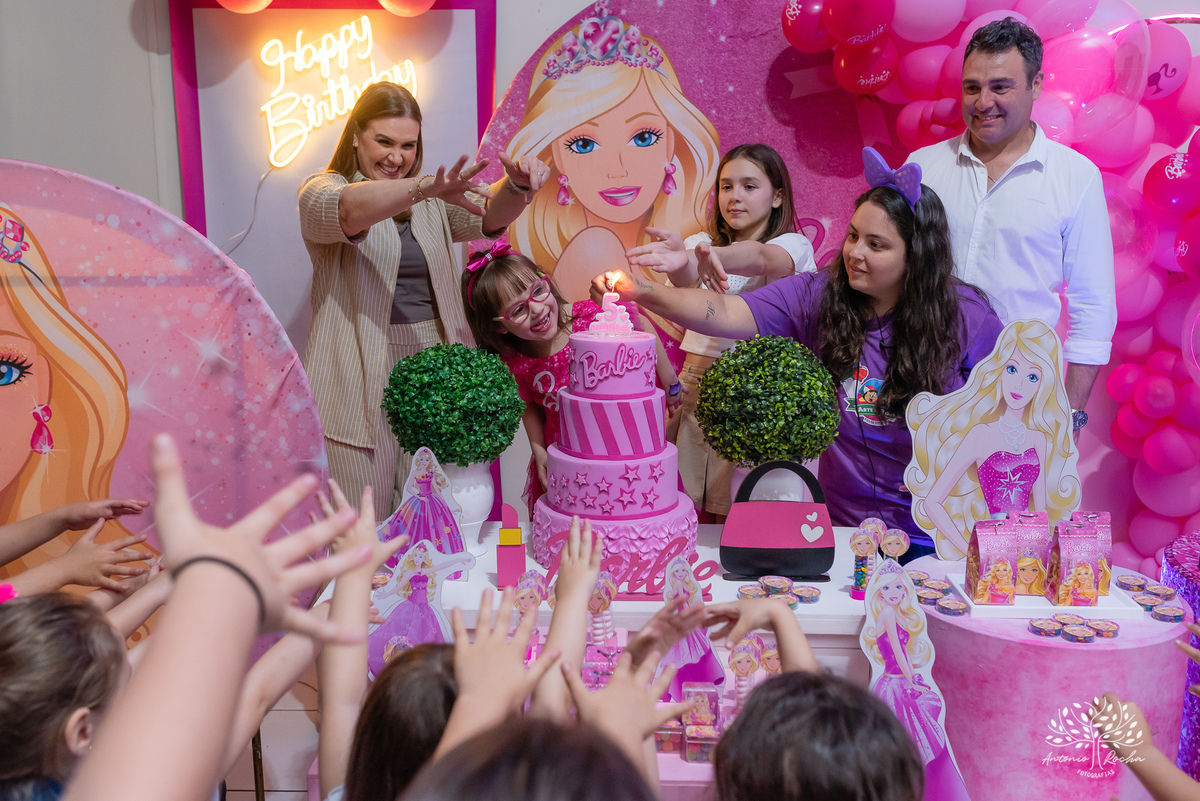 festa infantil - fotografia infantil - aniversário de 5 anos - aniversário temático - Barbie - infância mágica - fotógrafos profissionais - espontaneidade infantil - fotografia de crianças - alegria e diversão - Pelotas - Antonio Rocha Fotografias
