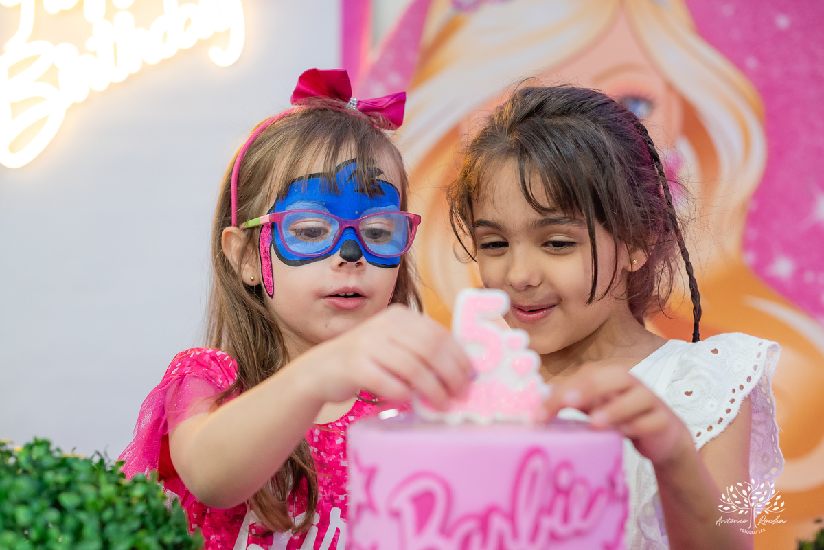 festa infantil - fotografia infantil - aniversário de 5 anos - aniversário temático - Barbie - infância mágica - fotógrafos profissionais - espontaneidade infantil - fotografia de crianças - alegria e diversão - Pelotas - Antonio Rocha Fotografias