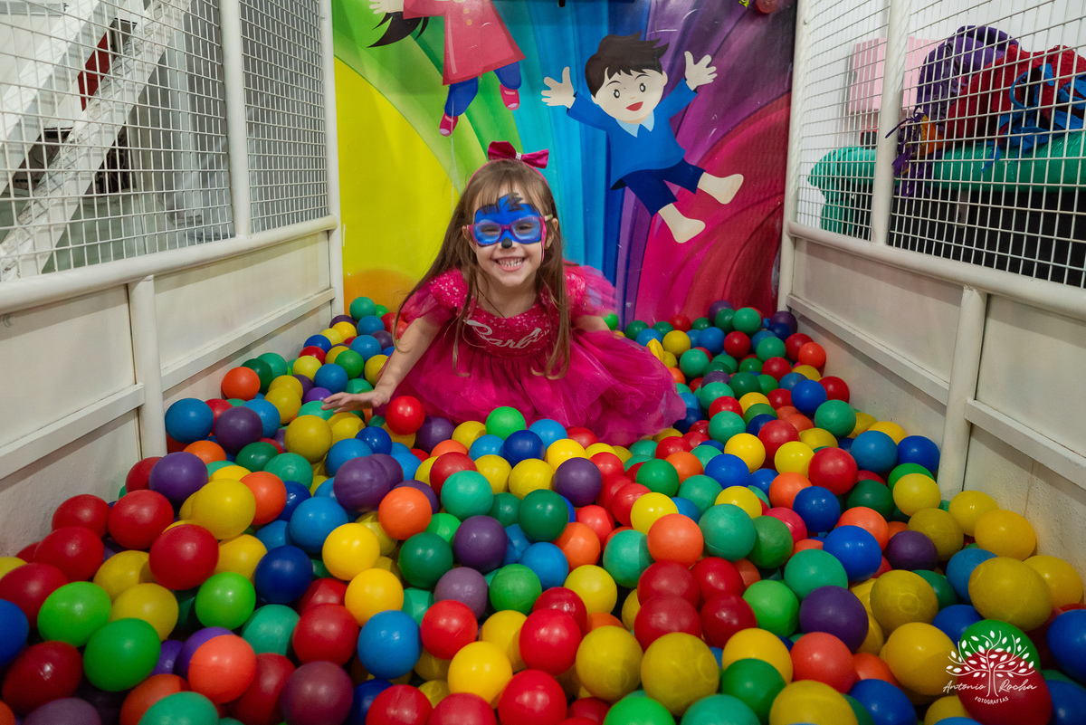 festa infantil - fotografia infantil - aniversário de 5 anos - aniversário temático - Barbie - infância mágica - fotógrafos profissionais - espontaneidade infantil - fotografia de crianças - alegria e diversão - Pelotas - Antonio Rocha Fotografias