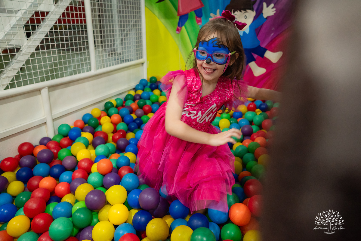 festa infantil - fotografia infantil - aniversário de 5 anos - aniversário temático - Barbie - infância mágica - fotógrafos profissionais - espontaneidade infantil - fotografia de crianças - alegria e diversão - Pelotas - Antonio Rocha Fotografias