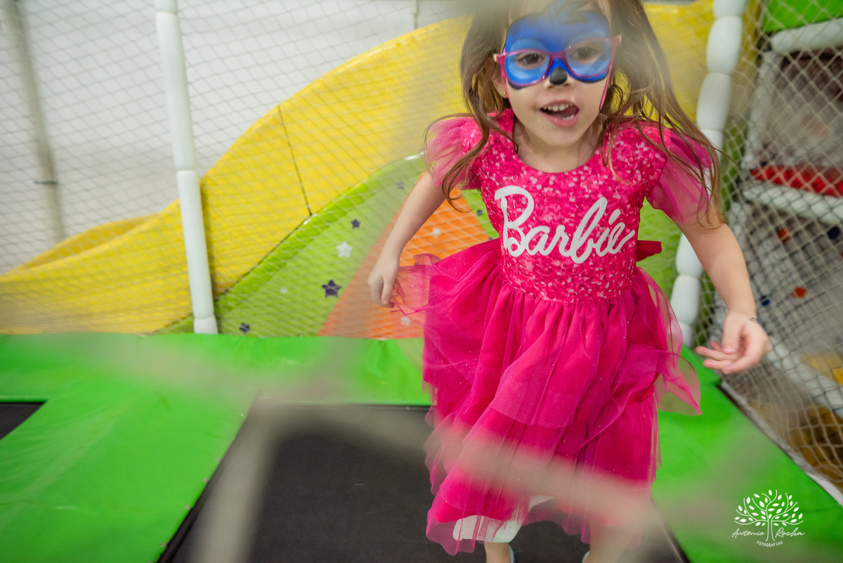 festa infantil - fotografia infantil - aniversário de 5 anos - aniversário temático - Barbie - infância mágica - fotógrafos profissionais - espontaneidade infantil - fotografia de crianças - alegria e diversão - Pelotas - Antonio Rocha Fotografias