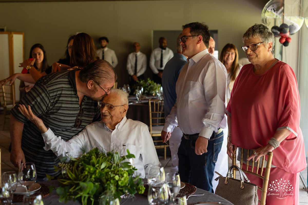 celebrar 100 anos - vida de histórias - legado - memórias inesquecíveis - família - amigos - registro fotográfico - Antonio Rocha Fotografias -celebração de vida - fotografia de eventos - gerações - emoções capturadas - inspiração- Pelotas - Dunas